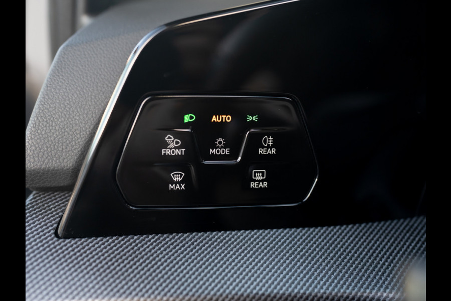 Volkswagen GOLF Variant 1.5 eTSI R-Line Edition | Pano | Trekhaak wegkl. | IQ Light | Head Up | Elk. A-klep | Prijs Rijklaar!!