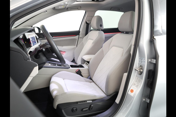 Volkswagen Golf 1.5 eTSI Style 130 pk Automaat (DSG) | Navigatie | Panoramadak | Parkeersensoren | Adaptieve cruise control | Stoelverwarming |