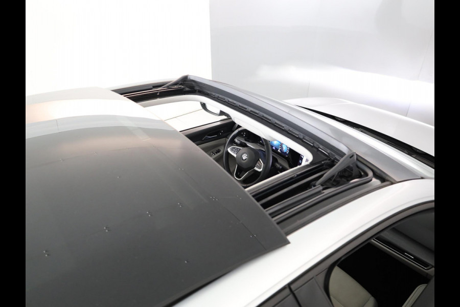 Volkswagen Golf 1.5 eTSI Style 130 pk Automaat (DSG) | Navigatie | Panoramadak | Parkeersensoren | Adaptieve cruise control | Stoelverwarming |