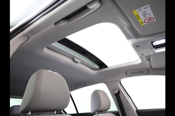 Volkswagen Golf 1.5 eTSI Style 130 pk Automaat (DSG) | Navigatie | Panoramadak | Parkeersensoren | Adaptieve cruise control | Stoelverwarming |