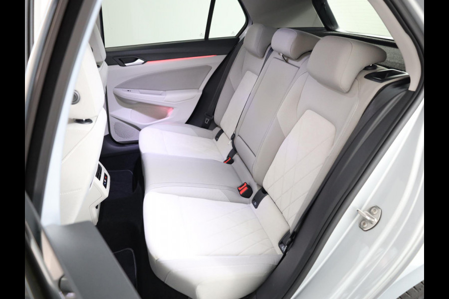 Volkswagen Golf 1.5 eTSI Style 130 pk Automaat (DSG) | Navigatie | Panoramadak | Parkeersensoren | Adaptieve cruise control | Stoelverwarming |