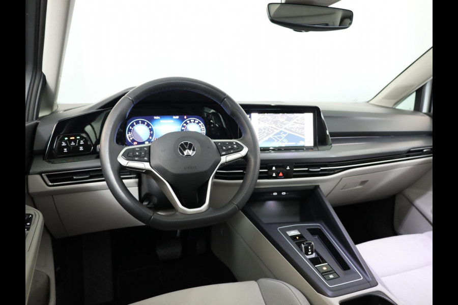 Volkswagen Golf 1.5 eTSI Style 130 pk Automaat (DSG) | Navigatie | Panoramadak | Parkeersensoren | Adaptieve cruise control | Stoelverwarming |