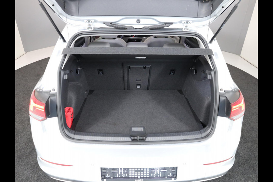 Volkswagen Golf 1.5 eTSI Style 130 pk Automaat (DSG) | Navigatie | Panoramadak | Parkeersensoren | Adaptieve cruise control | Stoelverwarming |