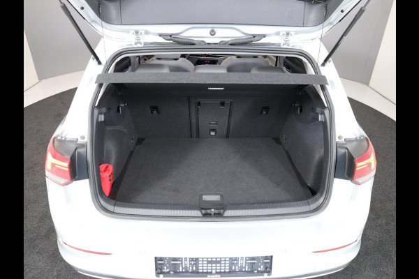 Volkswagen Golf 1.5 eTSI Style 130 pk Automaat (DSG) | Navigatie | Panoramadak | Parkeersensoren | Adaptieve cruise control | Stoelverwarming |