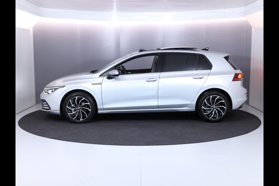 Volkswagen Golf 1.5 eTSI Style 130 pk Automaat (DSG) | Navigatie | Panoramadak | Parkeersensoren | Adaptieve cruise control | Stoelverwarming |