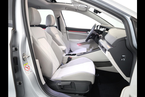 Volkswagen Golf 1.5 eTSI Style 130 pk Automaat (DSG) | Navigatie | Panoramadak | Parkeersensoren | Adaptieve cruise control | Stoelverwarming |