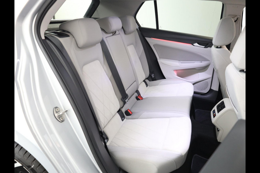 Volkswagen Golf 1.5 eTSI Style 130 pk Automaat (DSG) | Navigatie | Panoramadak | Parkeersensoren | Adaptieve cruise control | Stoelverwarming |
