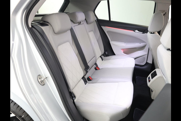 Volkswagen Golf 1.5 eTSI Style 130 pk Automaat (DSG) | Navigatie | Panoramadak | Parkeersensoren | Adaptieve cruise control | Stoelverwarming |