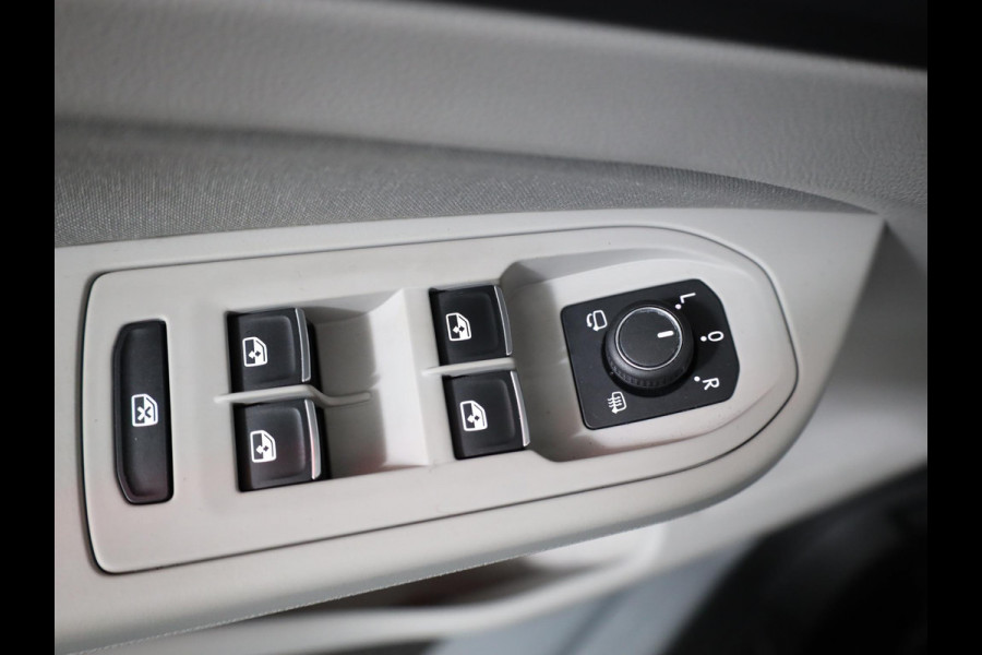 Volkswagen Golf 1.5 eTSI Style 130 pk Automaat (DSG) | Navigatie | Panoramadak | Parkeersensoren | Adaptieve cruise control | Stoelverwarming |