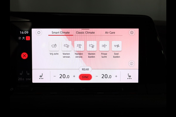 Volkswagen Golf 1.5 eTSI Style 130 pk Automaat (DSG) | Navigatie | Panoramadak | Parkeersensoren | Adaptieve cruise control | Stoelverwarming |