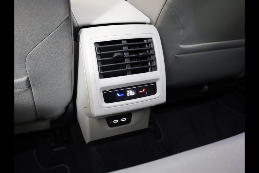 Volkswagen Golf 1.5 eTSI Style 130 pk Automaat (DSG) | Navigatie | Panoramadak | Parkeersensoren | Adaptieve cruise control | Stoelverwarming |