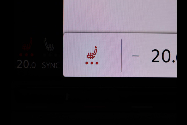 Volkswagen Golf 1.5 eTSI Style 130 pk Automaat (DSG) | Navigatie | Panoramadak | Parkeersensoren | Adaptieve cruise control | Stoelverwarming |