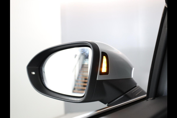 Volkswagen Golf 1.5 eTSI Style 130 pk Automaat (DSG) | Navigatie | Panoramadak | Parkeersensoren | Adaptieve cruise control | Stoelverwarming |