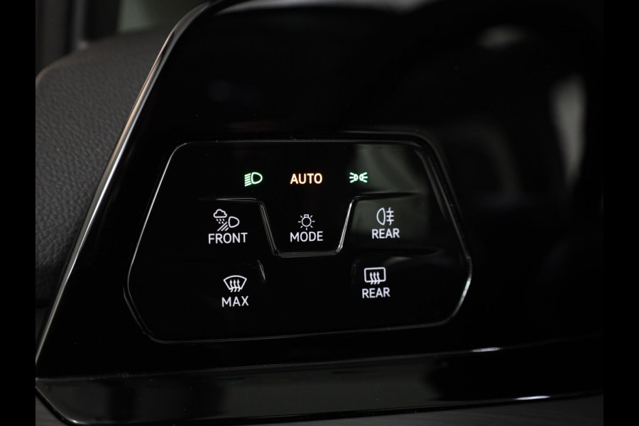 Volkswagen Golf 1.5 eTSI Style 130 pk Automaat (DSG) | Navigatie | Panoramadak | Parkeersensoren | Adaptieve cruise control | Stoelverwarming |