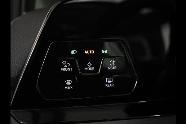 Volkswagen Golf 1.5 eTSI Style 130 pk Automaat (DSG) | Navigatie | Panoramadak | Parkeersensoren | Adaptieve cruise control | Stoelverwarming |