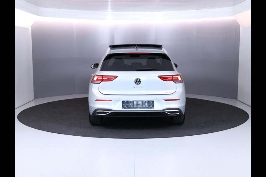 Volkswagen Golf 1.5 eTSI Style 130 pk Automaat (DSG) | Navigatie | Panoramadak | Parkeersensoren | Adaptieve cruise control | Stoelverwarming |
