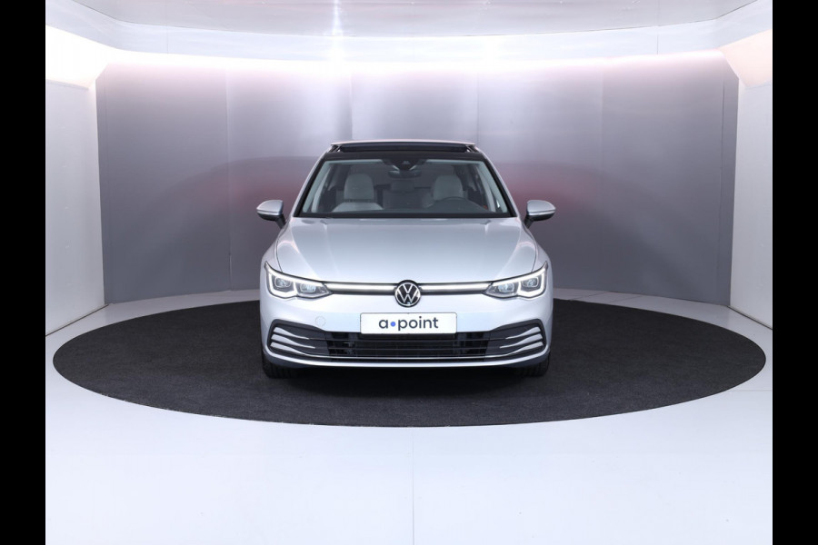 Volkswagen Golf 1.5 eTSI Style 130 pk Automaat (DSG) | Navigatie | Panoramadak | Parkeersensoren | Adaptieve cruise control | Stoelverwarming |