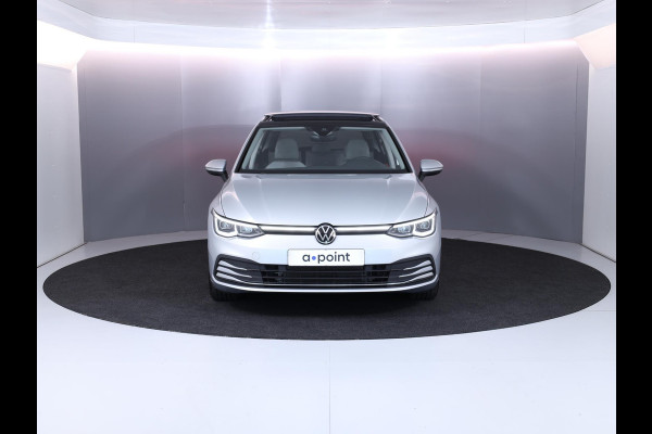 Volkswagen Golf 1.5 eTSI Style 130 pk Automaat (DSG) | Navigatie | Panoramadak | Parkeersensoren | Adaptieve cruise control | Stoelverwarming |