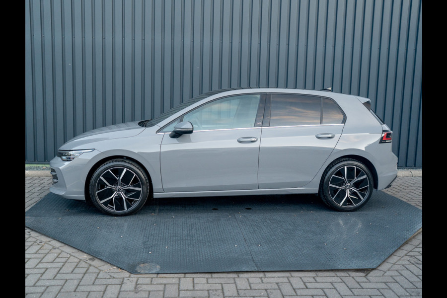 Volkswagen Golf 1.5 eTSI 50 Jaar Edition | Panodak | Stoelgeheugen | Trekhaak Elk. Wegkl. | Harman/ Kardon | Prijs Rijklaar!!