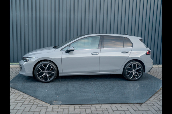 Volkswagen Golf 1.5 eTSI 50 Jaar Edition | Panodak | Stoelgeheugen | Trekhaak Elk. Wegkl. | Harman/ Kardon | Prijs Rijklaar!!