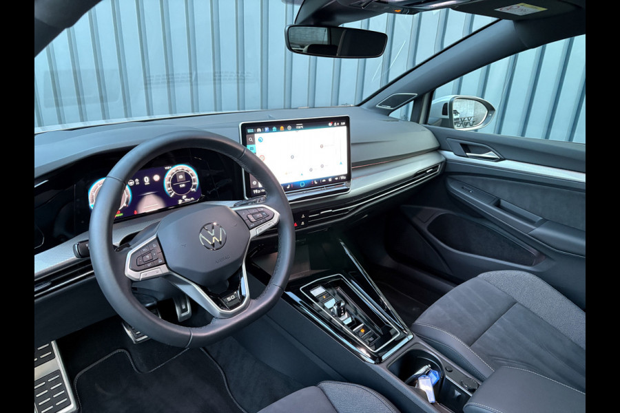 Volkswagen Golf 1.5 eTSI 50 Jaar Edition | Panodak | Stoelgeheugen | Trekhaak Elk. Wegkl. | Harman/ Kardon | Prijs Rijklaar!!