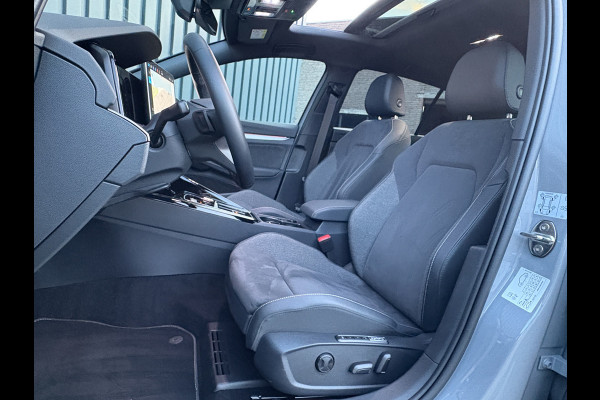 Volkswagen Golf 1.5 eTSI 50 Jaar Edition | Panodak | Stoelgeheugen | Trekhaak Elk. Wegkl. | Harman/ Kardon | Prijs Rijklaar!!