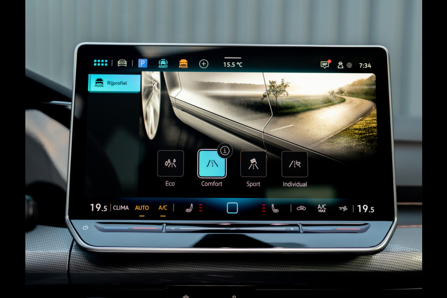 Volkswagen Golf 1.5 eTSI 50 Jaar Edition | Panodak | Stoelgeheugen | Trekhaak Elk. Wegkl. | Harman/ Kardon | Prijs Rijklaar!!