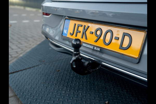 Volkswagen Golf 1.5 eTSI 50 Jaar Edition | Panodak | Stoelgeheugen | Trekhaak Elk. Wegkl. | Harman/ Kardon | Prijs Rijklaar!!