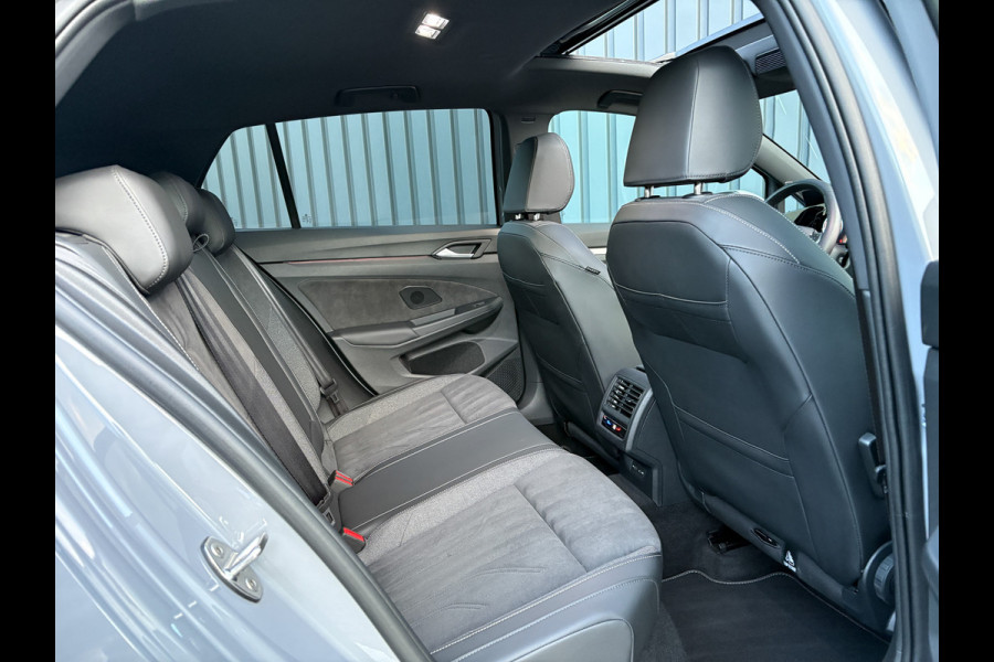 Volkswagen Golf 1.5 eTSI 50 Jaar Edition | Panodak | Stoelgeheugen | Trekhaak Elk. Wegkl. | Harman/ Kardon | Prijs Rijklaar!!