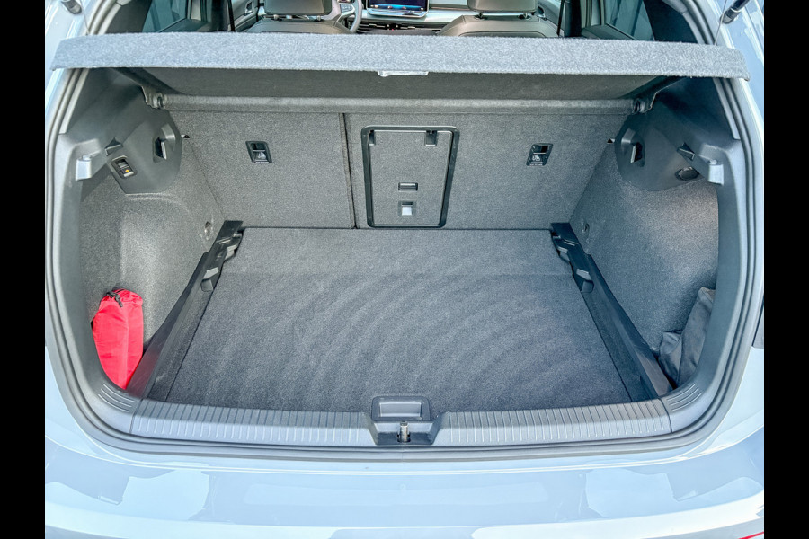 Volkswagen Golf 1.5 eTSI 50 Jaar Edition | Panodak | Stoelgeheugen | Trekhaak Elk. Wegkl. | Harman/ Kardon | Prijs Rijklaar!!