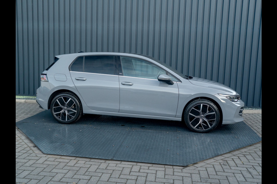 Volkswagen Golf 1.5 eTSI 50 Jaar Edition | Panodak | Stoelgeheugen | Trekhaak Elk. Wegkl. | Harman/ Kardon | Prijs Rijklaar!!