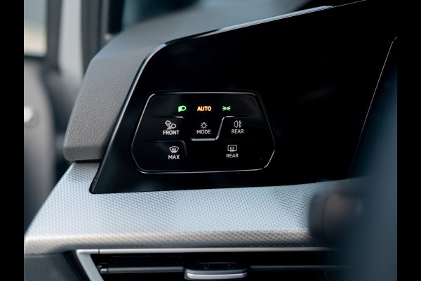 Volkswagen Golf 1.5 eTSI 50 Jaar Edition | Panodak | Stoelgeheugen | Trekhaak Elk. Wegkl. | Harman/ Kardon | Prijs Rijklaar!!