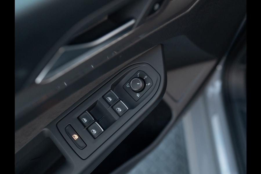 Volkswagen Golf 1.5 eTSI 50 Jaar Edition | Panodak | Stoelgeheugen | Trekhaak Elk. Wegkl. | Harman/ Kardon | Prijs Rijklaar!!
