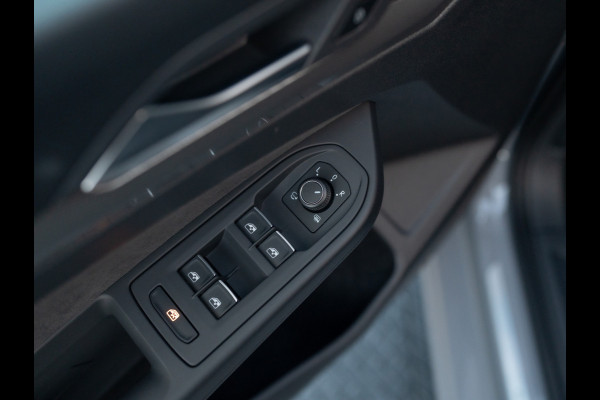 Volkswagen Golf 1.5 eTSI 50 Jaar Edition | Panodak | Stoelgeheugen | Trekhaak Elk. Wegkl. | Harman/ Kardon | Prijs Rijklaar!!