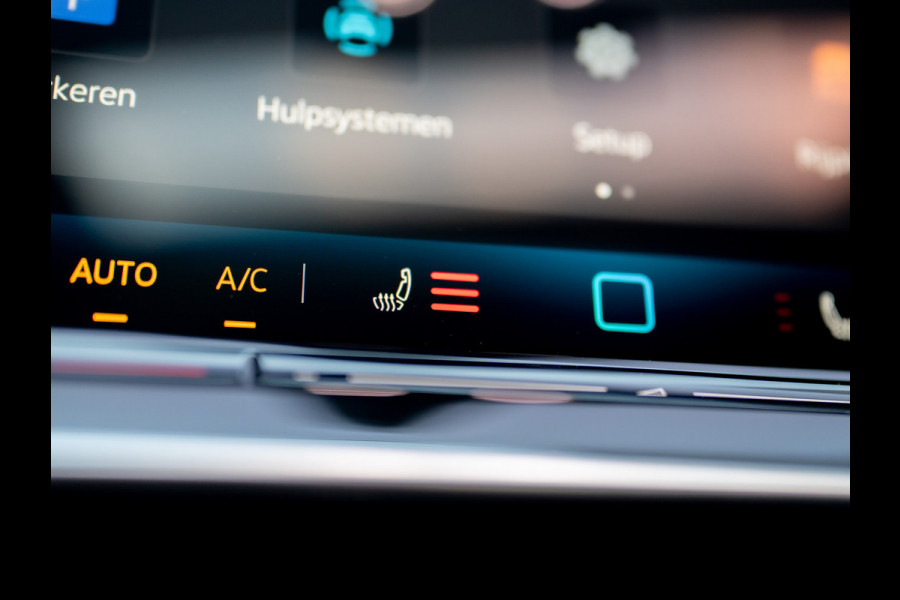 Volkswagen Golf 1.5 eTSI 50 Jaar Edition | Panodak | Stoelgeheugen | Trekhaak Elk. Wegkl. | Harman/ Kardon | Prijs Rijklaar!!
