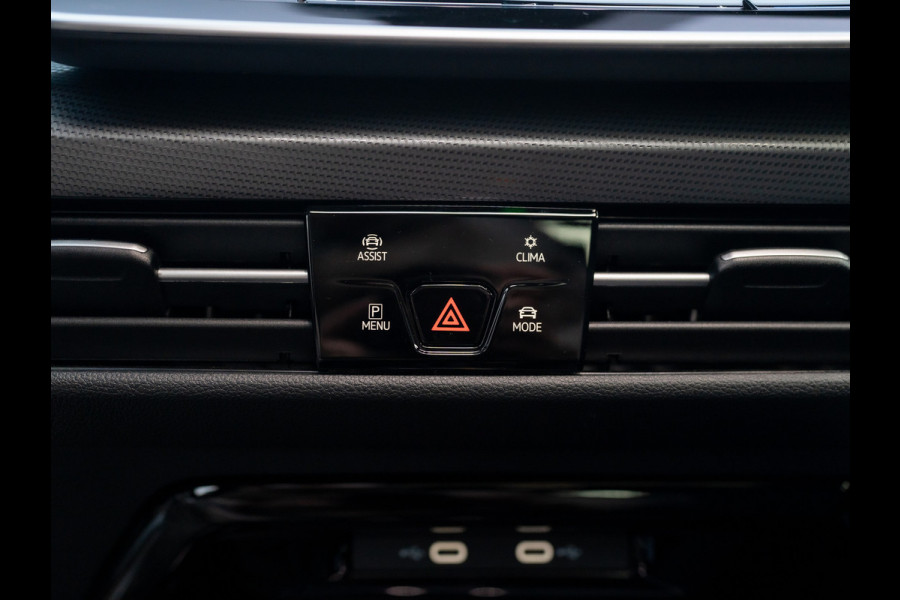 Volkswagen Golf 1.5 eTSI 50 Jaar Edition | Panodak | Stoelgeheugen | Trekhaak Elk. Wegkl. | Harman/ Kardon | Prijs Rijklaar!!