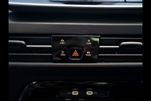 Volkswagen Golf 1.5 eTSI 50 Jaar Edition | Panodak | Stoelgeheugen | Trekhaak Elk. Wegkl. | Harman/ Kardon | Prijs Rijklaar!!
