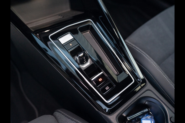 Volkswagen Golf 1.5 eTSI 50 Jaar Edition | Panodak | Stoelgeheugen | Trekhaak Elk. Wegkl. | Harman/ Kardon | Prijs Rijklaar!!