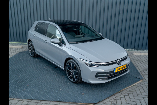 Volkswagen Golf 1.5 eTSI 50 Jaar Edition | Panodak | Stoelgeheugen | Trekhaak Elk. Wegkl. | Harman/ Kardon | Prijs Rijklaar!!