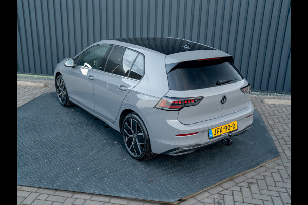 Volkswagen Golf 1.5 eTSI 50 Jaar Edition | Panodak | Stoelgeheugen | Trekhaak Elk. Wegkl. | Harman/ Kardon | Prijs Rijklaar!!