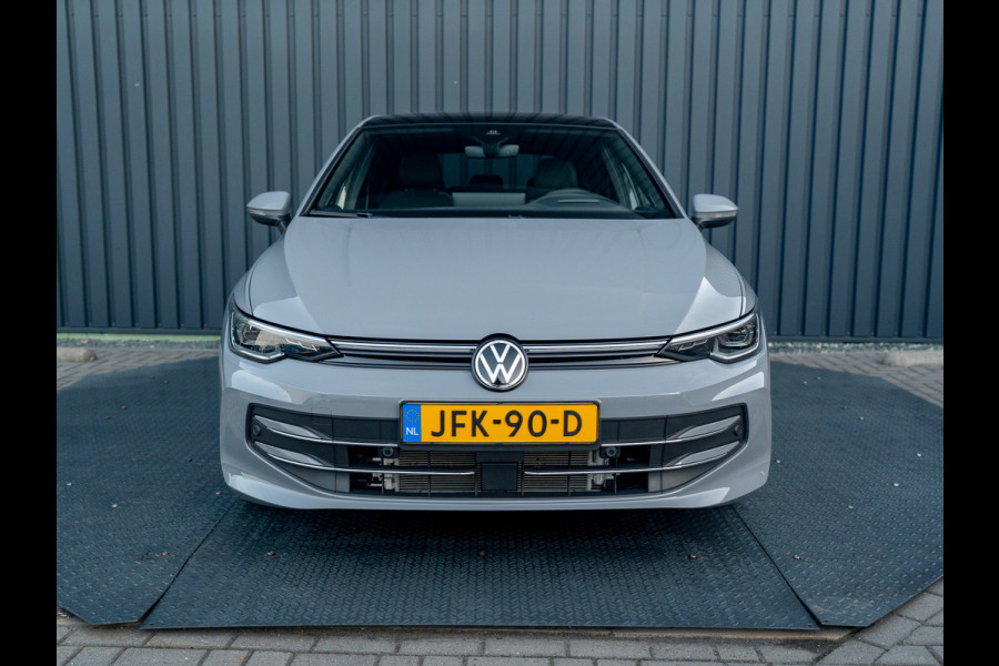 Volkswagen Golf 1.5 eTSI 50 Jaar Edition | Panodak | Stoelgeheugen | Trekhaak Elk. Wegkl. | Harman/ Kardon | Prijs Rijklaar!!