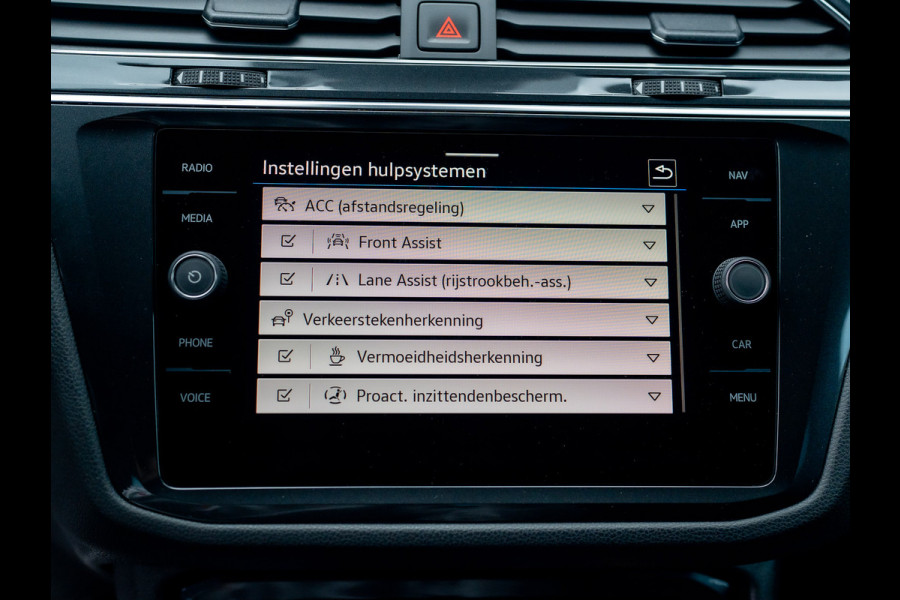 Volkswagen Tiguan 1.5 TSI R-Line Business+ | Leder | Stoelgeheugen | IQ Light | Elk. A-klep | Prijs Rijklaar!!