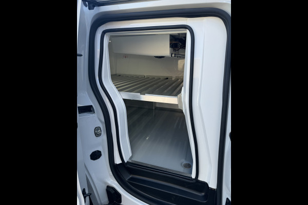 Peugeot Partner 1.5 BlueHDi 100 | 3 zitter | Koelwagen Carrier | Nacht aansluiting | Laadruimte 2 niveaus | Nieuw!! | Prijs Rijklaar!!