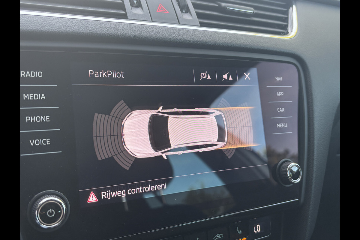 Škoda Octavia Combi 1.5 TSI Greentech Style | Trekhaak | Stoelverwarming | Parkeersensor Škoda Octavia Combi 1.5 TSI Greentech Style | Trekhaak | Stoelverwarming | Parkeersensor