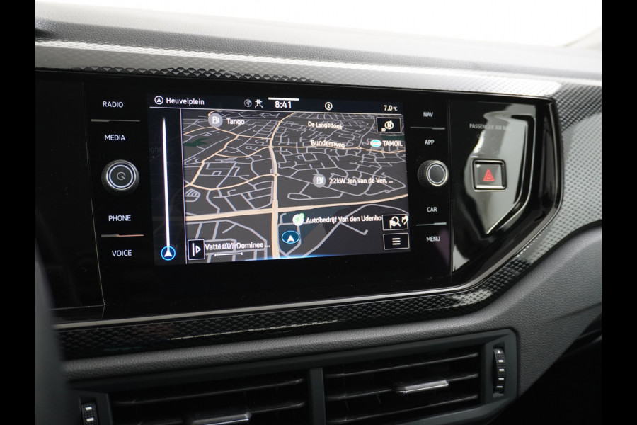 Volkswagen Polo 1.0T 96PK Adaptive Cruise Apple Carplay Android Digital-Cockpit-Pro App-Connect Dual-ECC PDC-a+v Stoel-Verwarmd Navi Life Busine Lane-Assist Isofix Voicecommand DAB Front assist ChroomPack. Lmv 2/3Deelbare a-Bank 1e Eigenaar Origineel Nederlandse Auto EURO6 € 25.430 nieuw!