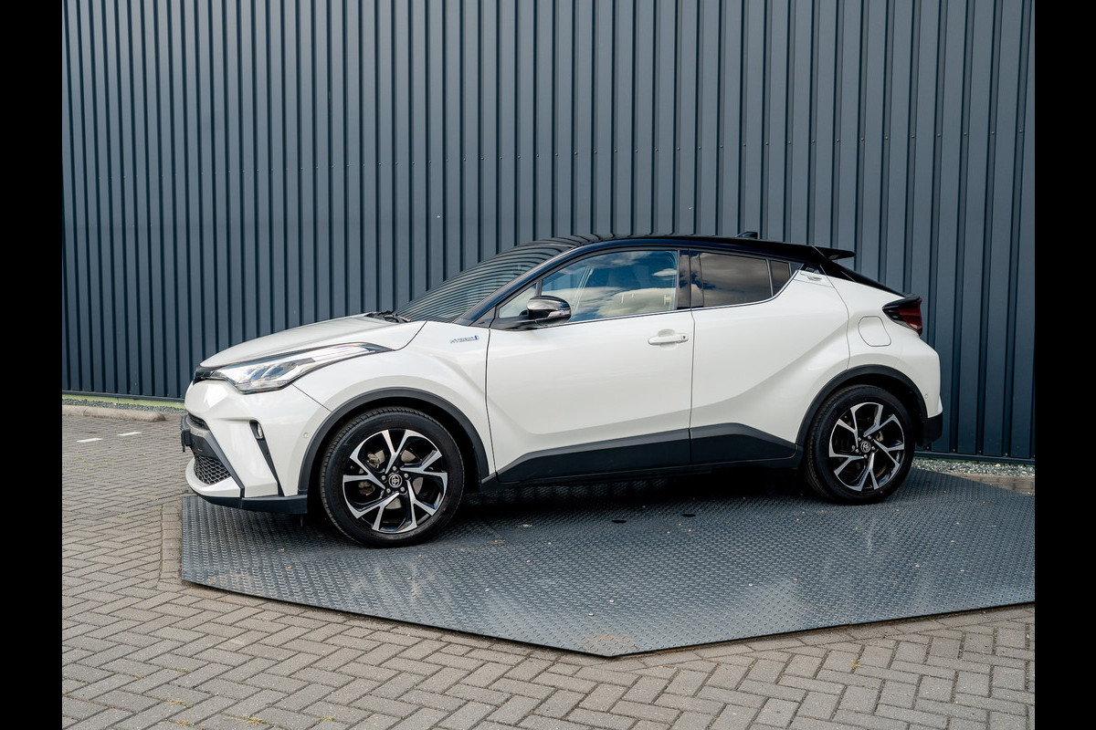 Toyota C-HR 2.0 Hybrid Bi-Tone | Dodehoek sensoren | Stuur&Stoel verw. | Parkeersensoren | Prijs Rijklaar!! Toyota C-HR 2.0 Hybrid Bi-Tone | Dodehoek sensoren | Stuur&Stoel verw. | Parkeersensoren | Prijs Rijklaar!!