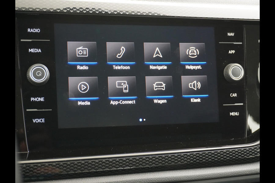 Volkswagen Polo 1.0T 96PK Adaptive Cruise Apple Carplay Android Digital-Cockpit-Pro App-Connect Dual-ECC PDC-a+v Stoel-Verwarmd Navi Life Busine Lane-Assist Isofix Voicecommand DAB Front assist ChroomPack. Lmv 2/3Deelbare a-Bank 1e Eigenaar Origineel Nederlandse Auto EURO6 € 25.430 nieuw!