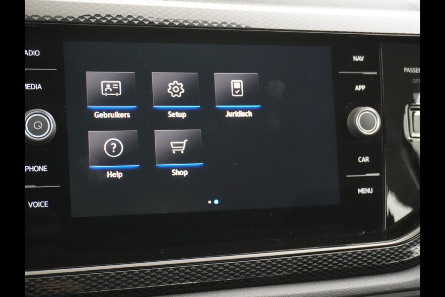 Volkswagen Polo 1.0T 96PK Adaptive Cruise Apple Carplay Android Digital-Cockpit-Pro App-Connect Dual-ECC PDC-a+v Stoel-Verwarmd Navi Life Busine Lane-Assist Isofix Voicecommand DAB Front assist ChroomPack. Lmv 2/3Deelbare a-Bank 1e Eigenaar Origineel Nederlandse Auto EURO6 € 25.430 nieuw!