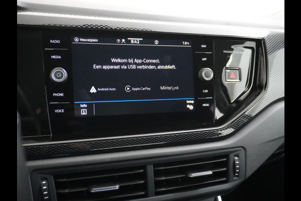 Volkswagen Polo 1.0T 96PK Adaptive Cruise Apple Carplay Android Digital-Cockpit-Pro App-Connect Dual-ECC PDC-a+v Stoel-Verwarmd Navi Life Busine Lane-Assist Isofix Voicecommand DAB Front assist ChroomPack. Lmv 2/3Deelbare a-Bank 1e Eigenaar Origineel Nederlandse Auto EURO6 € 25.430 nieuw!