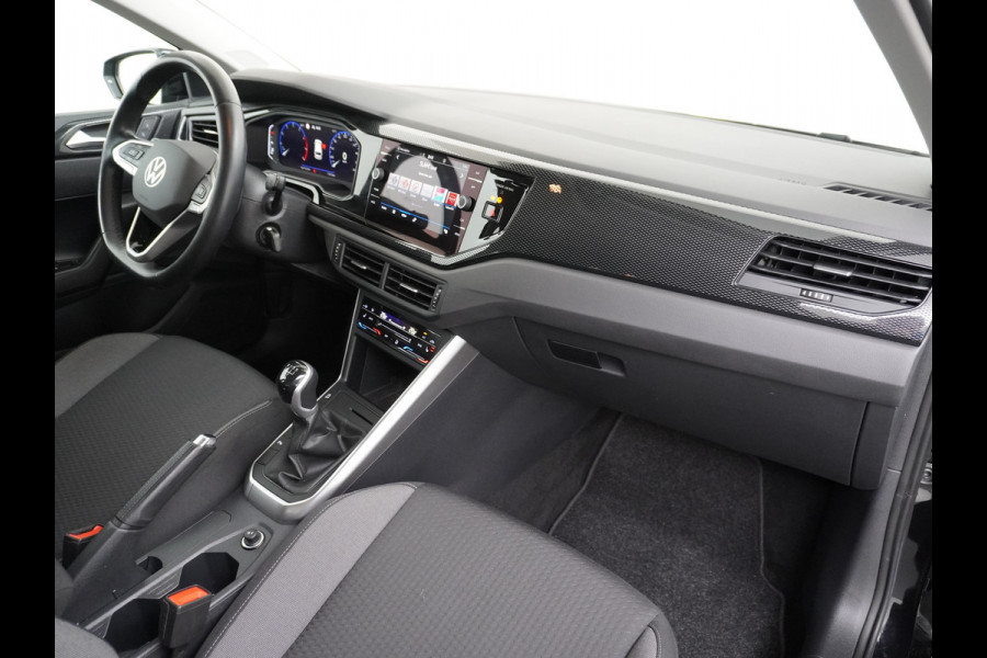 Volkswagen Polo 1.0T 96PK Adaptive Cruise Apple Carplay Android Digital-Cockpit-Pro App-Connect Dual-ECC PDC-a+v Stoel-Verwarmd Navi Life Busine Lane-Assist Isofix Voicecommand DAB Front assist ChroomPack. Lmv 2/3Deelbare a-Bank 1e Eigenaar Origineel Nederlandse Auto EURO6 € 25.430 nieuw!